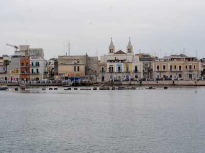 ...anche grazie alle sue due caratteristiche torri campanarie gemelle che si scorgono dall�Adriatico